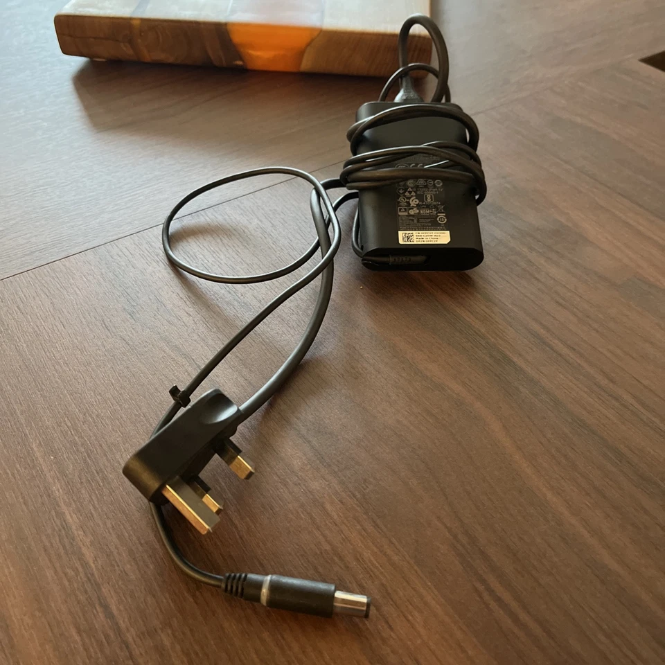 Dell Charger 65W (0FPC2Y) - Image 1 of 1