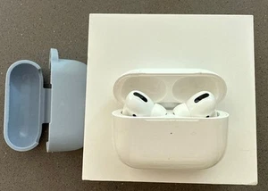 Apple AirPods Pro With Wireless Magsafe Charging Case MLWK3AM/A - Excellent - Zdjęcie 1 z 7