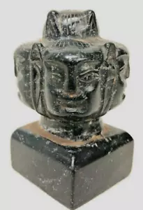 CHINESE CARVED HARDSTONE OR JADE SEAL WITH MULTI-FACED HEAD - Bild 1 von 8