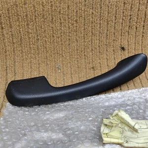 NEU Mercedes W202 C Klasse Türhaltegriff hinten rechts schwarz OSR 2028150836 NOS - Bild 1 von 5