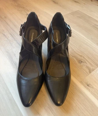 Zapatos de tacón Rockport para mujer negros talla 6 1/2 cuero punta superior almendra excelente Estado. Foto 1 de 4
