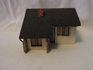 Kleines Wohnbau Spielzeughaus Holz & Dachfilz Vintage deutsch #UEBN15 - Bild 1 von 7