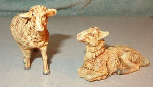 2 VECCHIE STATUINE VINTAGE PRESEPE COMPOSITO O PLASTICA PRESEPE PECORA AGNELLO - Foto 1 di 5