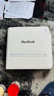 Apple MacBook (Early 2008) [13,3", Intel Core 2 Duo T 2,1GHz, 1GB RAM, 120GB HDD - Bild 1 von 4