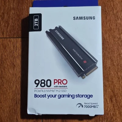 Samsung - 980 PRO Dissipatore di calore 2TB interno SSD PCIe Gen 4 x4 NVMe per PS5 MZ-V8P2T0 - Immagine 1 di 2