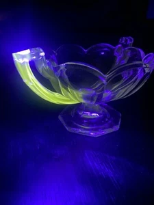Manganese UV Krystol Large Footed Glass Bowl With Handles ‘Chippendale’ - Picture 1 of 20
