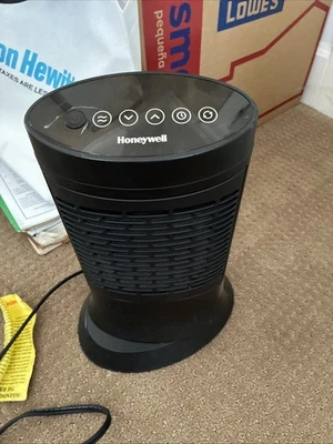 Calentador de torre delgado compacto de cerámica digital Honeywell - ¡negro! ¡Vacaciones! Foto 1 de 2