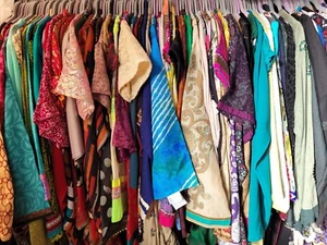 **GRADE A** 10kg Bundle Ethnic Asian Indian Clothing Wholesale Job Lot Clothes - Imagen 1 de 4