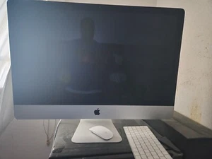 Apple iMac with 27in Retina 5K display (1TB Fusion Drive, Intel Core i5 8th Gen. - Afbeelding 1 van 5