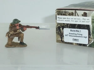KING AND COUNTRY FW041 GLOUCESTERSHIRE REGIMENT RIFLEMAN SOLDIER KNEELING FIRING - Picture 1 of 2