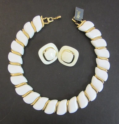 Juego de pendientes gargantilla collar clip vintage blanco Lucite remolino tono dorado Foto 1 de 4