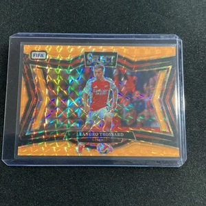Leandro Trossard 2024-25 Select FIFA Field Orange Fluorescent /125 SP Arsenal - Picture 1 of 2