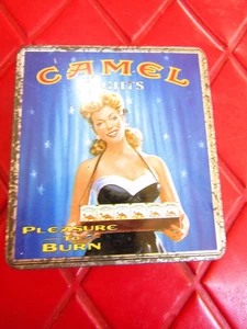 Estuche de cigarrillos de metal vintage CAMEL CIGARETTE GIRL - años 90 - Imagen 1 de 3