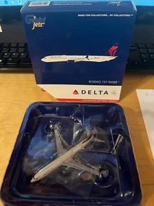 GEMGJ2102 1:400 Gemini Jets Delta Airlines B737-900ER Reg #N856DN - Picture 1 of 1