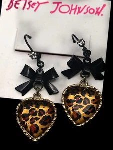 BETSEY JOHNSON Leopard Heart Earrings Bow Drop Gold Black Animal Print NWT - Picture 1 of 4