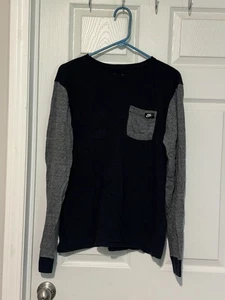 Nike The Nike Tee Langarm Pocket Shirt sportlicher Schnitt Freizeit Large schwarz grau - Bild 1 von 4