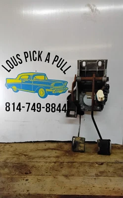 2011 FORD RANGER BRAKE AND CLUTCH PEDAL ASSEMBLY COMPLETE OEM ASSEMBLY FACTORY  - Image 1 of 4