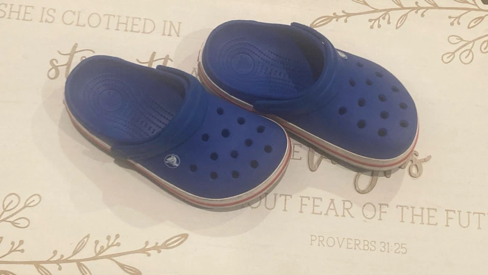 Crocs azules Foto 1 de 4