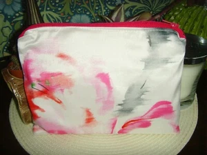 pochette BORSA designer gilda fiori orientali 100% SETA 20cm x 14cm rosa bianco - Foto 1 di 2