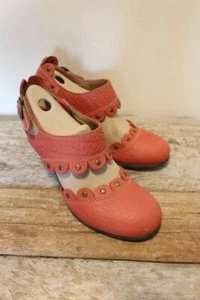 RED STUDDED SCALLOPED FLY LONDON FLY GIRL BLOCK HEELS - Women's shoes 7.5 US - Picture 1 of 3