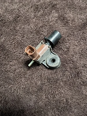 Válvula solenóide de purga Subaru Impreza Legacy 14774AA341 fabricante de equipamento original - Imagem 1 de 3