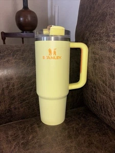 Bicchiere Stanley Quencher H2.0 FlowState 30 oz colore giallo sole nuovo - Foto 1 di 10