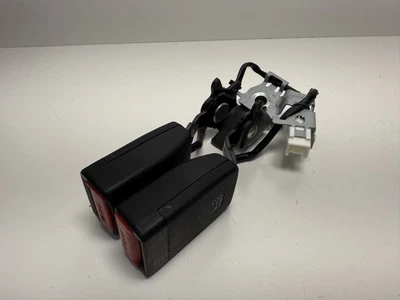 Mazda CX-5 2017-2025 hebilla de cinturón de seguridad segunda fila lado derecho, TKY8-57-620B Foto 1 de 4