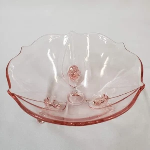 Bonboniere rosa Blütenblätter Lancaster Vertiefungsglas drei drei dreifüßige Blumen Vintage - Bild 1 von 8
