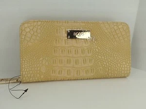Goldfarbene dreifach faltbare Damen-Geldbörse der Marke BCBG PARIS – UNVERBINDLICHE Preisempfehlung des Herstellers 58 $ - Bild 1 von 11