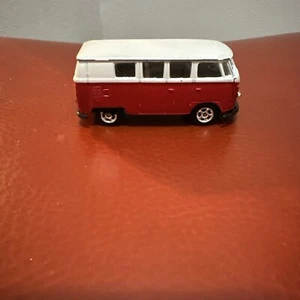 Welly No. 52221 1962 VW Volkswagen Microbus Combs Van Red & White Two-Tone 1:64 - Picture 1 of 6