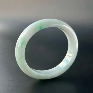 【KATHY JADE】Emerald Floral Green Jadeite Jade Oval Shape Bangle《54mm》《Grade A》 - Picture 1 of 4