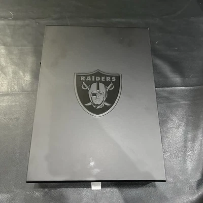 Caja de regalo con titular de boleto de temporada 2022 de Los Vegas Raiders Foto 1 de 4