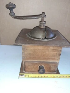 Ancien moulin à café en bois (n21). - Imagen 1 de 8