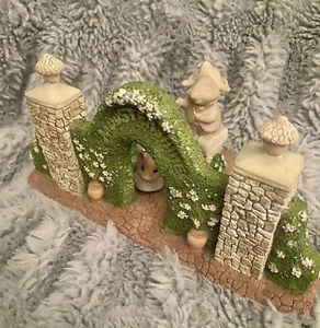 MOUSTERSHIRE Captain Horatio MOUSINGHAM Statue THE PARK GATE Collectors items - Picture 1 of 7