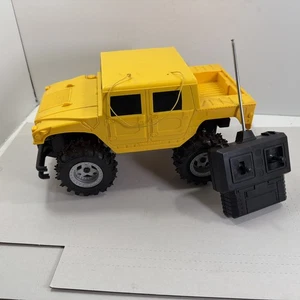 Radio Shack Hummer Bright Yellow W/remote. WORKS! - Picture 1 of 7