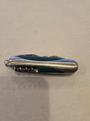 Navaja de bolsillo estilo ejército suizo 9 en 1 con asas verdes y plateadas sin marca Foto 1 de 4