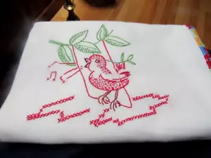 Toalla de plato de algodón blanca vintage bordada pájaro cantor rojo 33x38 sin usar - Imagen 1 de 6