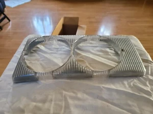 73-80 Mercedes Benz R116 450se 450sel 6.9 Left HeadLight Bezel. Part# 1168260389 - Picture 1 of 9