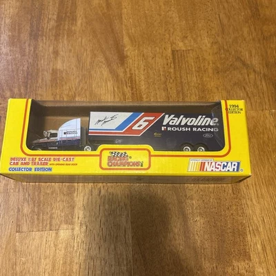 Racing Champions 1994 Edition NASCAR Mark Martin 1:87 Die-Cast Cab and Trailer - Image 1 of 4