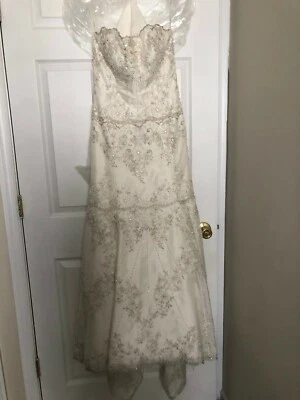 Nuevo: Vestido de novia Demetrios sin tirantes línea A - talla 6 Foto 1 de 4