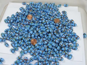 Lotto sfuso perline di vetro ovali blu fatte a mano India 2 libbre (11 mm x 16 mm) (GCQ-12) - Foto 1 di 12