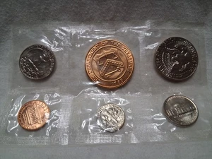US Mint 1981 Uncirculated Coin Set Denver OGP Free Shipping - Picture 1 of 2