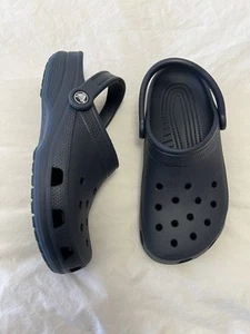 Crocs | Women’s 8 Men’s 6 | Blue Classic Clogs | Lightweight - Picture 1 of 8