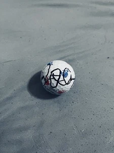 Rory Mcilroy Signed Ball, Callaway Chromesoft, Red And Blue Haybale “Exclusive” - Picture 1 of 3