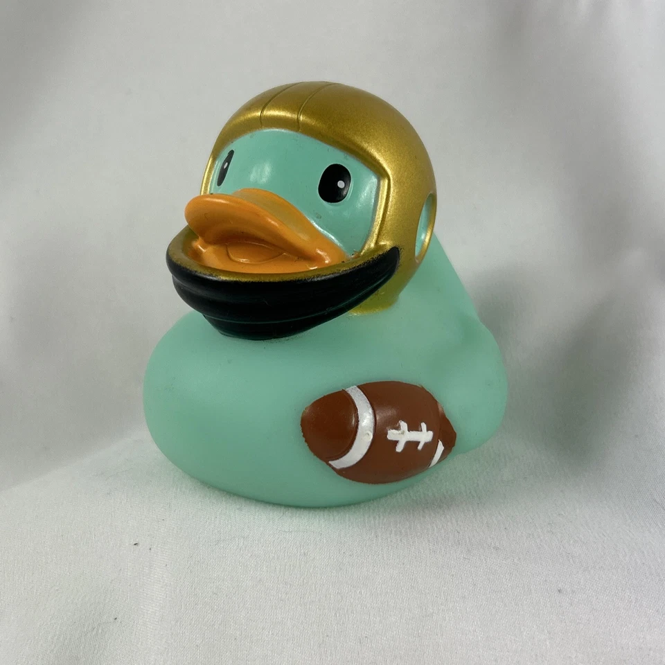 Infantino 3.5” Azul Aqua Bañera de Goma Pato Fútbol Casco Dorado Tema Foto 1 de 4