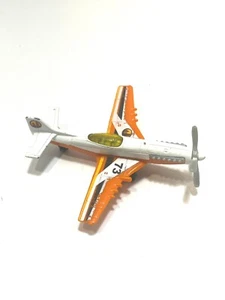 Matchbox Skybusters aereo acrobatico pressofuso 2015 SB-73 Mission Force Farm 3" - Foto 1 di 7