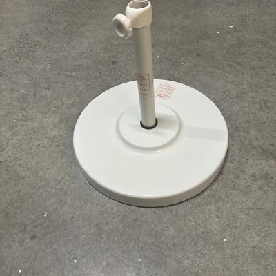 Soporte para paraguas California Umbrella de acero con recubrimiento en polvo de concreto de 50 libras Foto 1 de 4