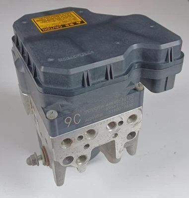 Módulo de bomba hidráulica ABS sin precolisión Lexus GS300 2006 AWD 44050-30180 Foto 1 de 4