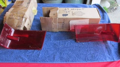 Par de luces traseras Mopar 2808 856 y 2808 857 para Chrysler Newport 1967 como nuevo de lote Foto 1 de 4