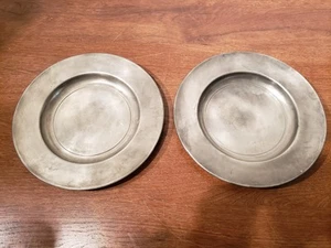 2 Vintage englische Zinn 8" Teller, Krone & Blattkranz Markierungen LONDON - Bild 1 von 7